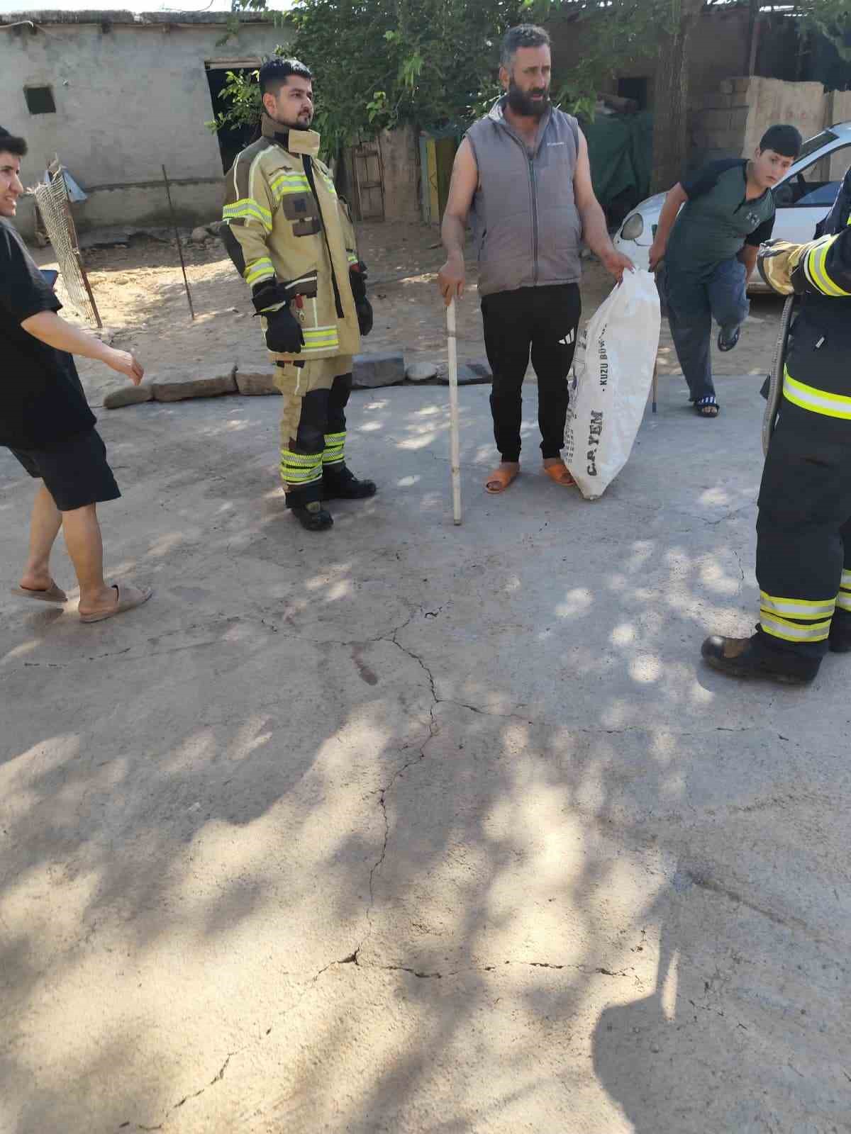 yatak odasinda ciglik attiran goruntu 0 UAcOEdaH