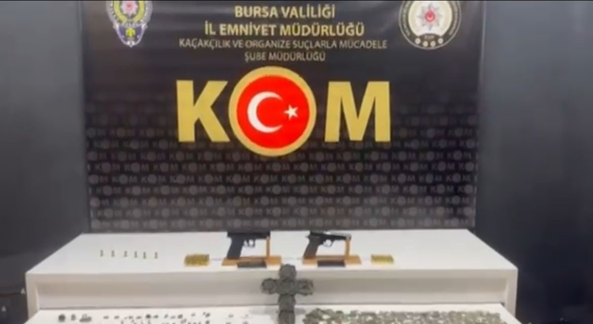 Yatak odasından Bizans ve Osmanlı dönemine ait hazine çıktı 4 yatak odasindan bizans ve osmanli donemine ait hazine cikti 0 CdWgwzKL