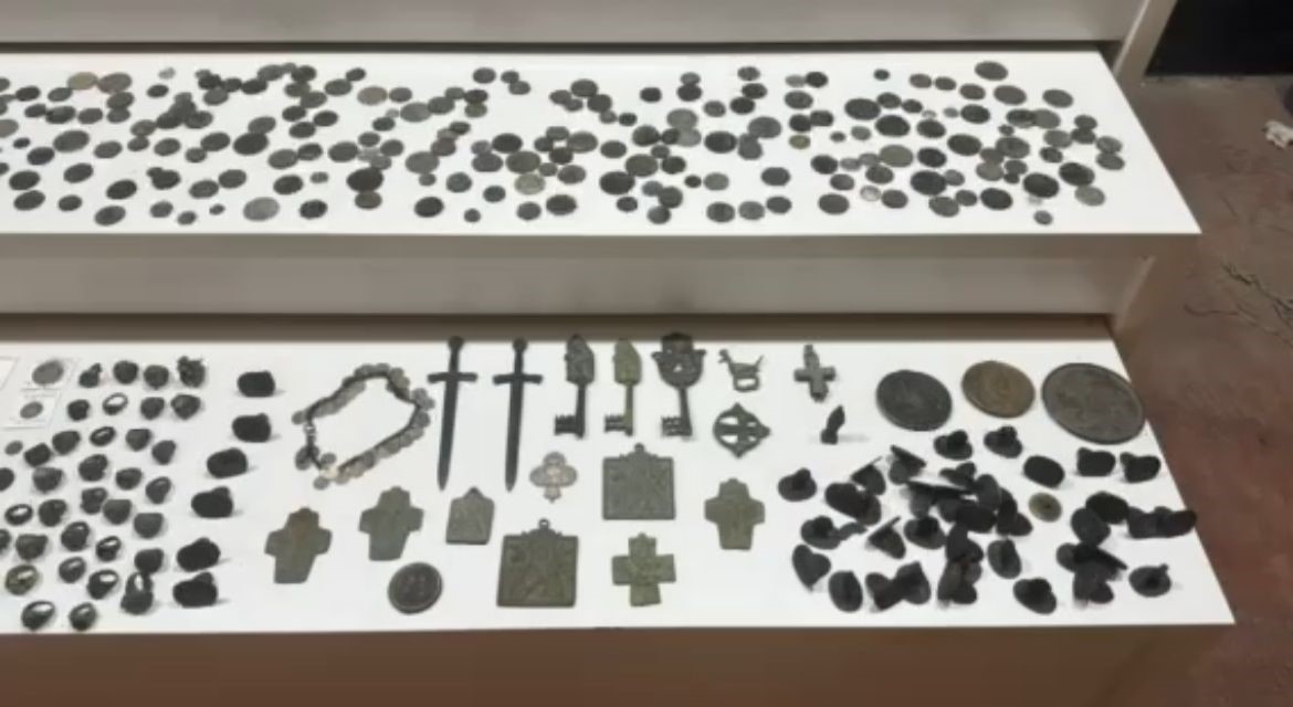 Yatak odasından Bizans ve Osmanlı dönemine ait hazine çıktı 7 yatak odasindan bizans ve osmanli donemine ait hazine cikti 3 aAL2J6Fk