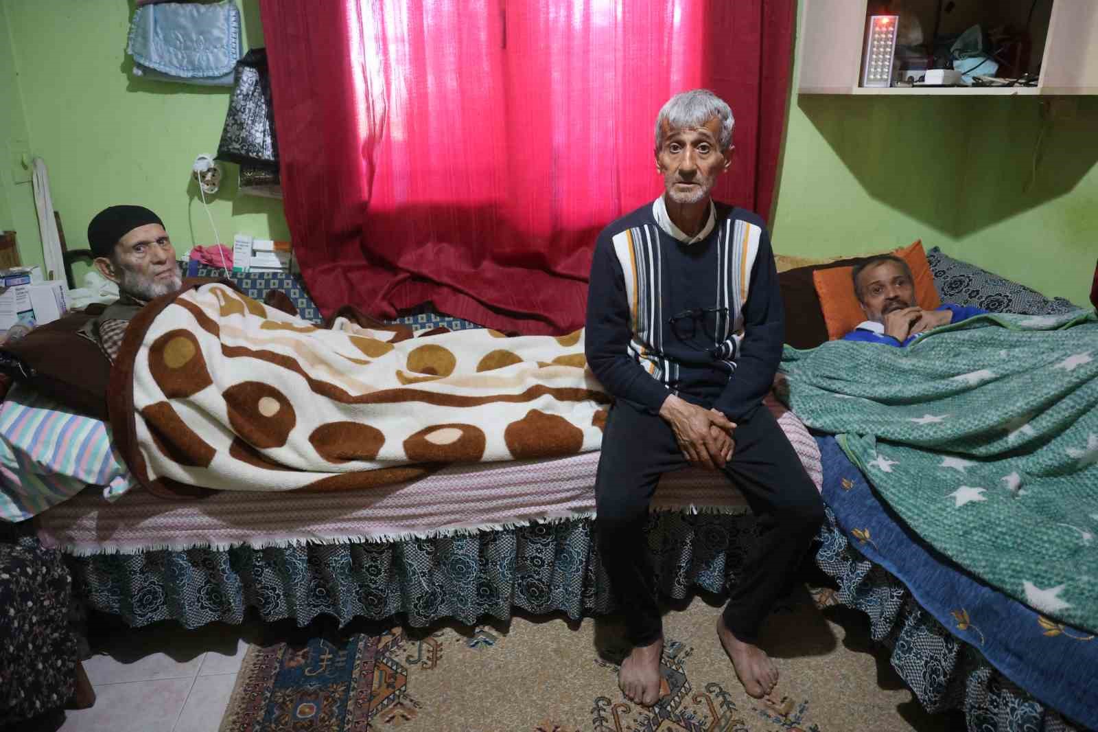 Yatalak anne ve babasıyla birlikte zihinsel engelli kardeşine umut olan hayırlı evlat takdir topluyor 5 yatalak anne ve babasiyla birlikte zihinsel engelli kardesine umut olan hayirli evlat takdir topluyor iW8zk7qr