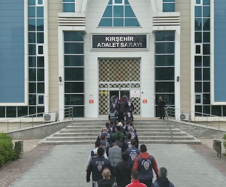yatirim vaadiyle dolandiran sebekeye operasyon 18 tutuklama 1 JGTlpDeq