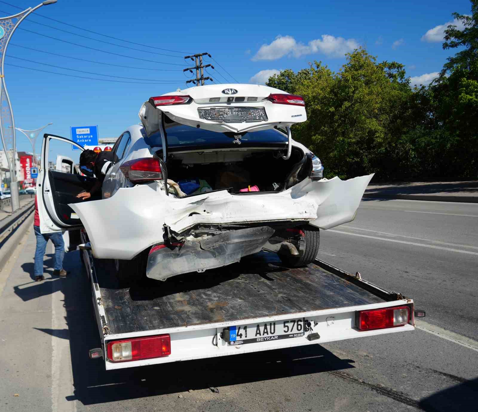 Yavaşlayan trafik zincirlemeye kazaya sebep oldu: 1’i çocuk 3 yaralı 4 yavaslayan trafik zincirlemeye kazaya sebep oldu 1i cocuk 3 yarali 0 RABJ9zQX
