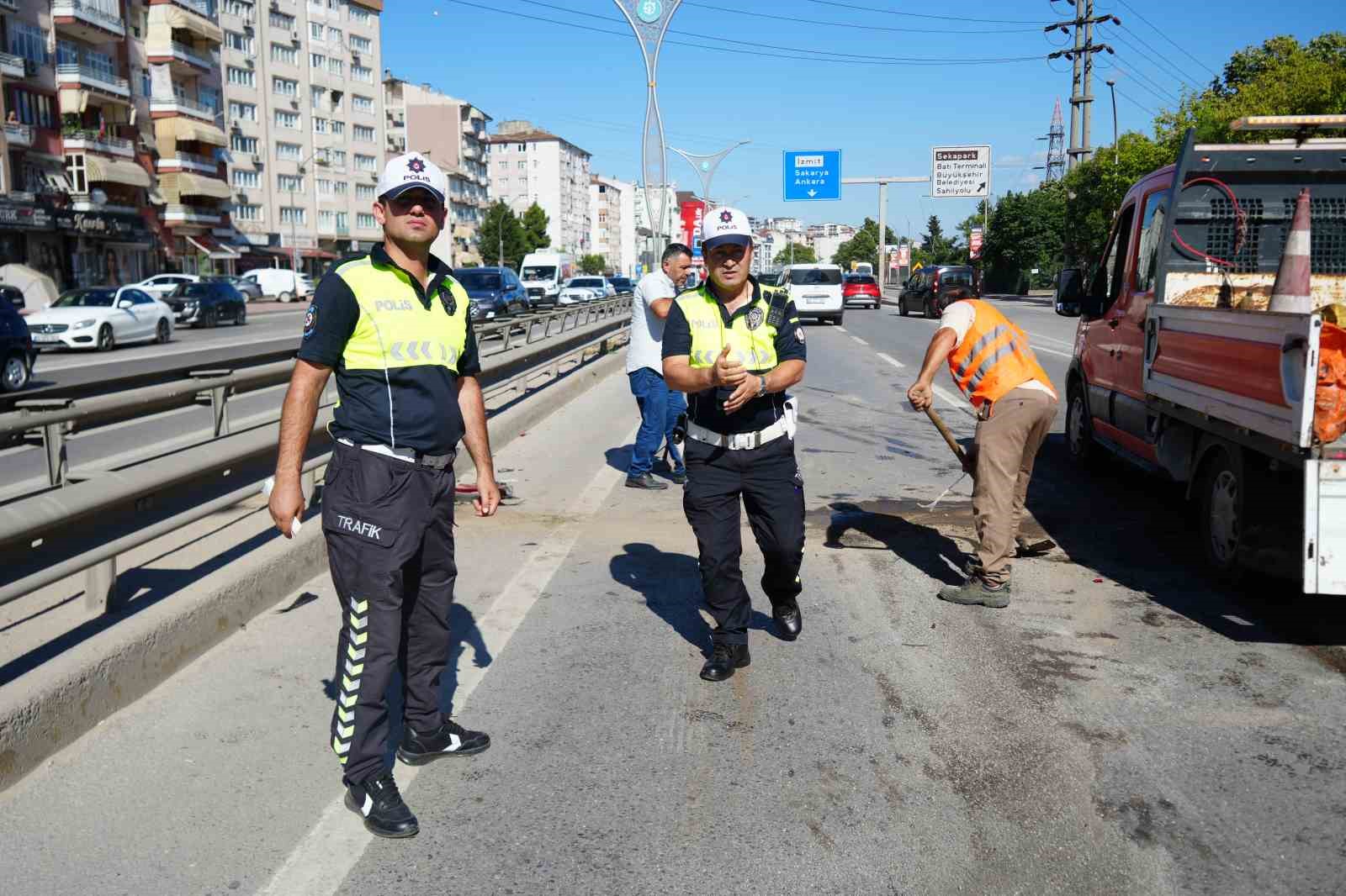 Yavaşlayan trafik zincirlemeye kazaya sebep oldu: 1’i çocuk 3 yaralı 7 yavaslayan trafik zincirlemeye kazaya sebep oldu 1i cocuk 3 yarali 3 NOlEa9pc