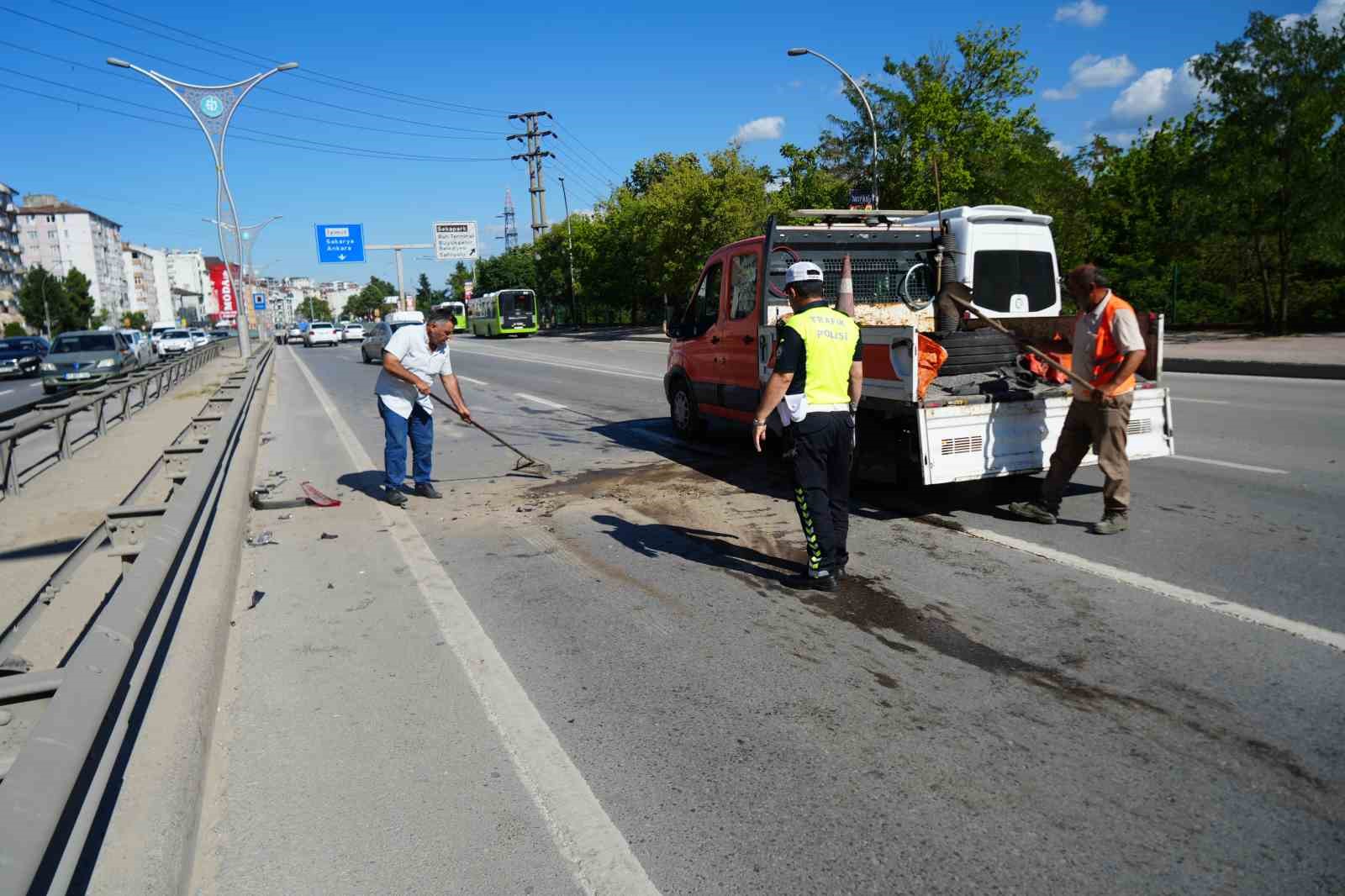 Yavaşlayan trafik zincirlemeye kazaya sebep oldu: 1’i çocuk 3 yaralı 10 yavaslayan trafik zincirlemeye kazaya sebep oldu 1i cocuk 3 yarali 6 QUmvOkI9