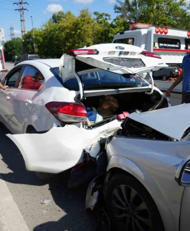 yavaslayan-trafik-zincirlemeye-kazaya-sebep-oldu-1i-cocuk-3-yarali-O2lDCBQE.jpg