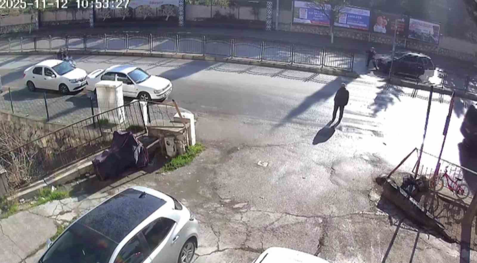 yaya gecidinde 5 gun arayla yasanan iki kaza kamerada 0 UvhiwEp1