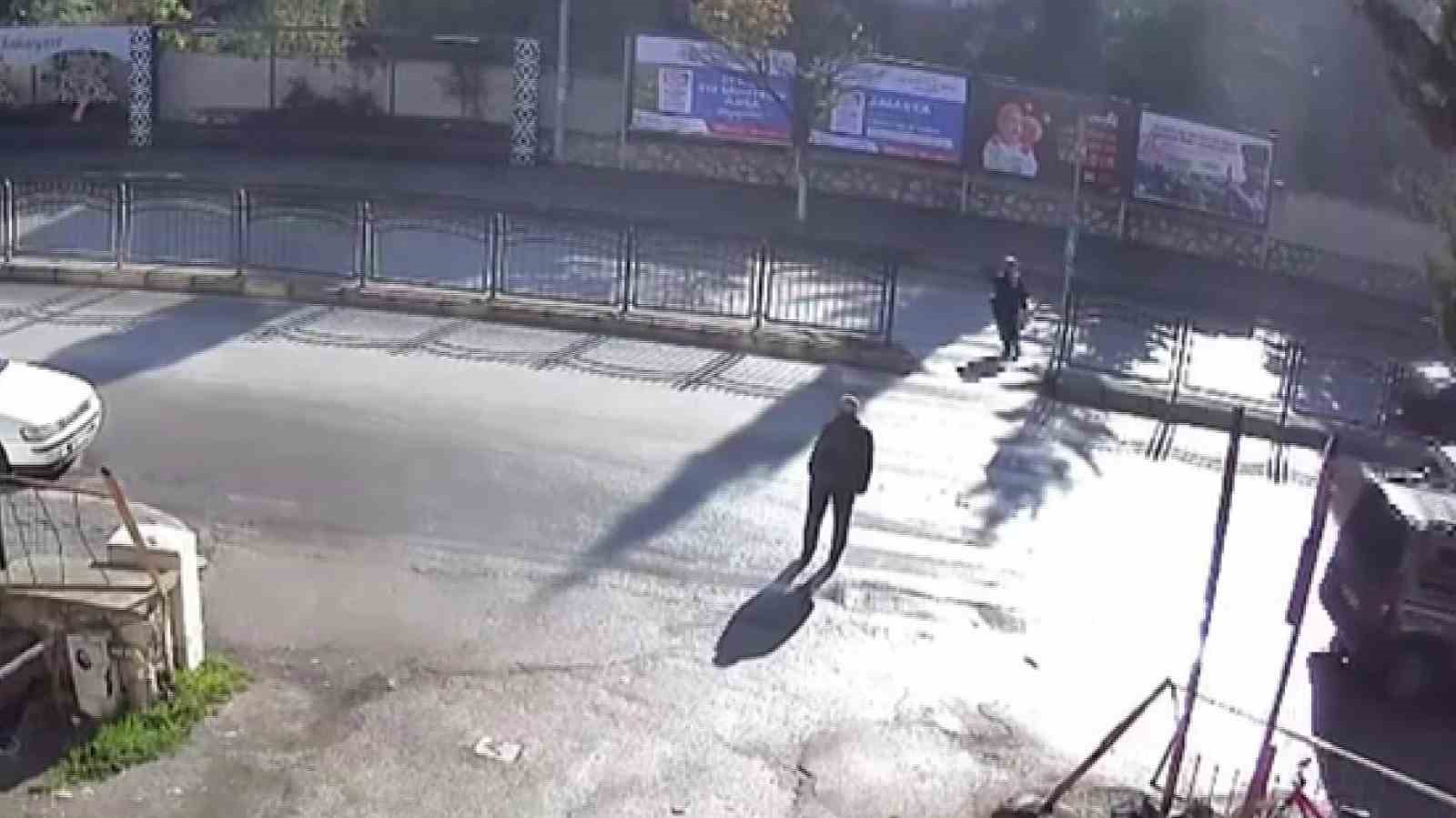 yaya gecidinde 5 gun arayla yasanan iki kaza kamerada 3 BmMDV2VB