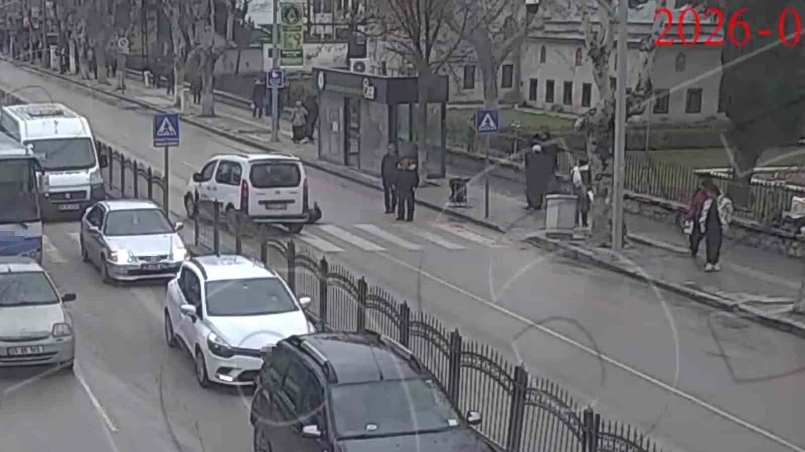 yaya gecidinden gecerken arac carpti 1 XUFYLJyI
