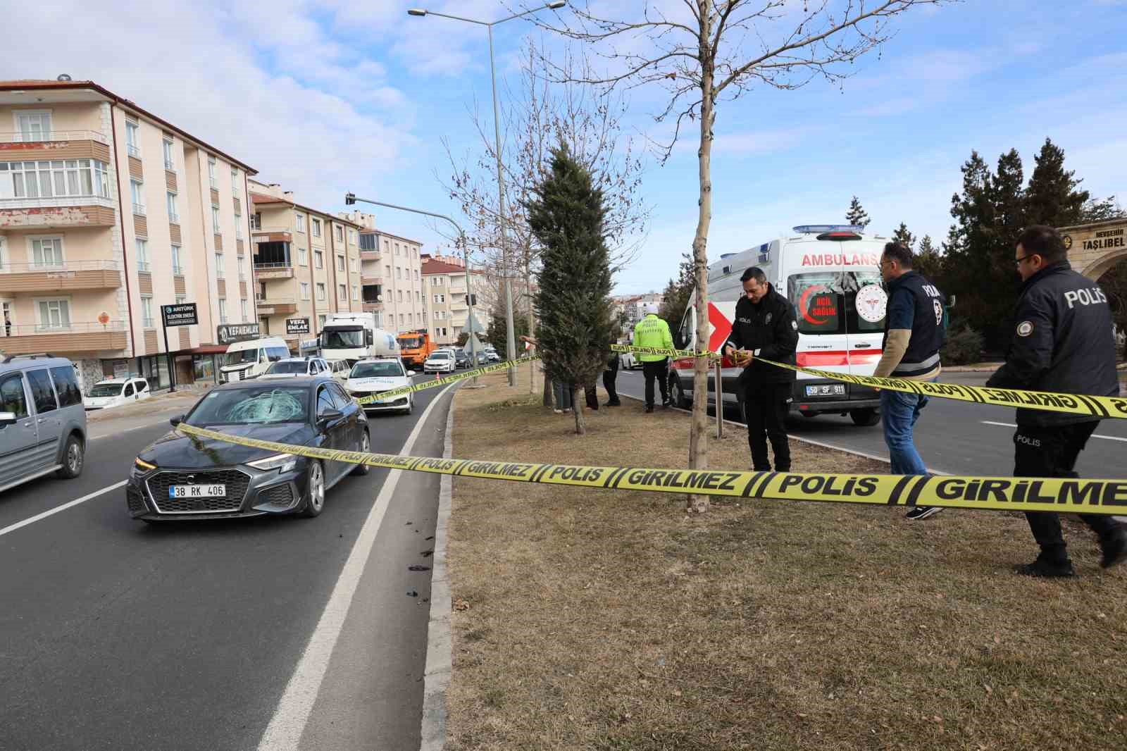 Yaya geçidine 100 metre mesafede karşıya geçerken otomobilin çarptığı şahıs hayatını kaybetti 5 yaya gecidine 100 metre mesafede karsiya gecerken otomobilin carptigi sahis hayatini kaybetti 1 uW6WHNQN