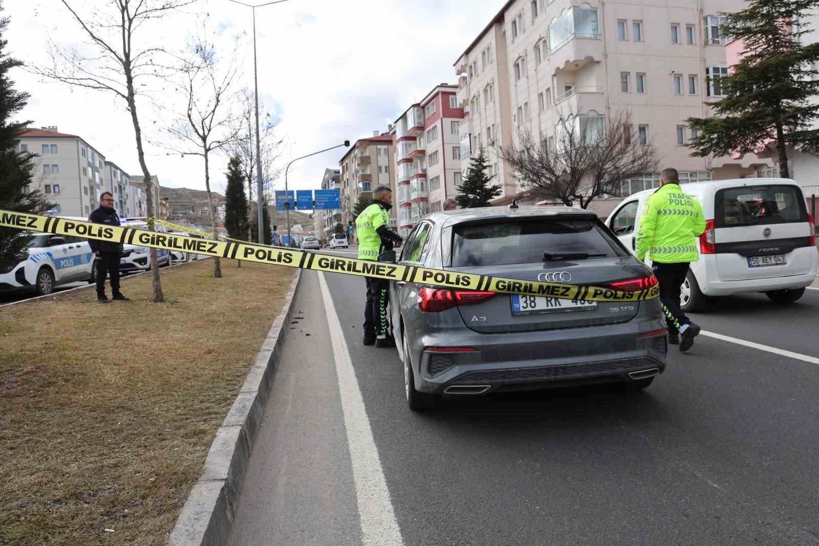 Yaya geçidine 100 metre mesafede karşıya geçerken otomobilin çarptığı şahıs hayatını kaybetti 6 yaya gecidine 100 metre mesafede karsiya gecerken otomobilin carptigi sahis hayatini kaybetti 2 dCU7jiSg