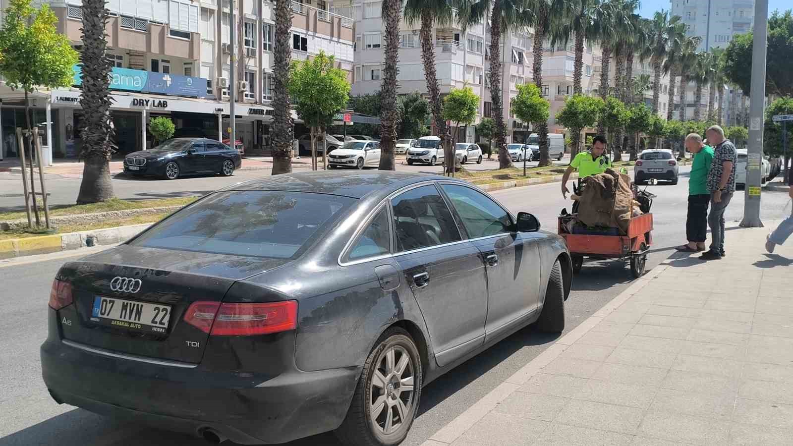 yaya yolunu kullanan 3 tekerli motosiklet ile otomobil carptisti 1 yarali 3 zyrFfFFs