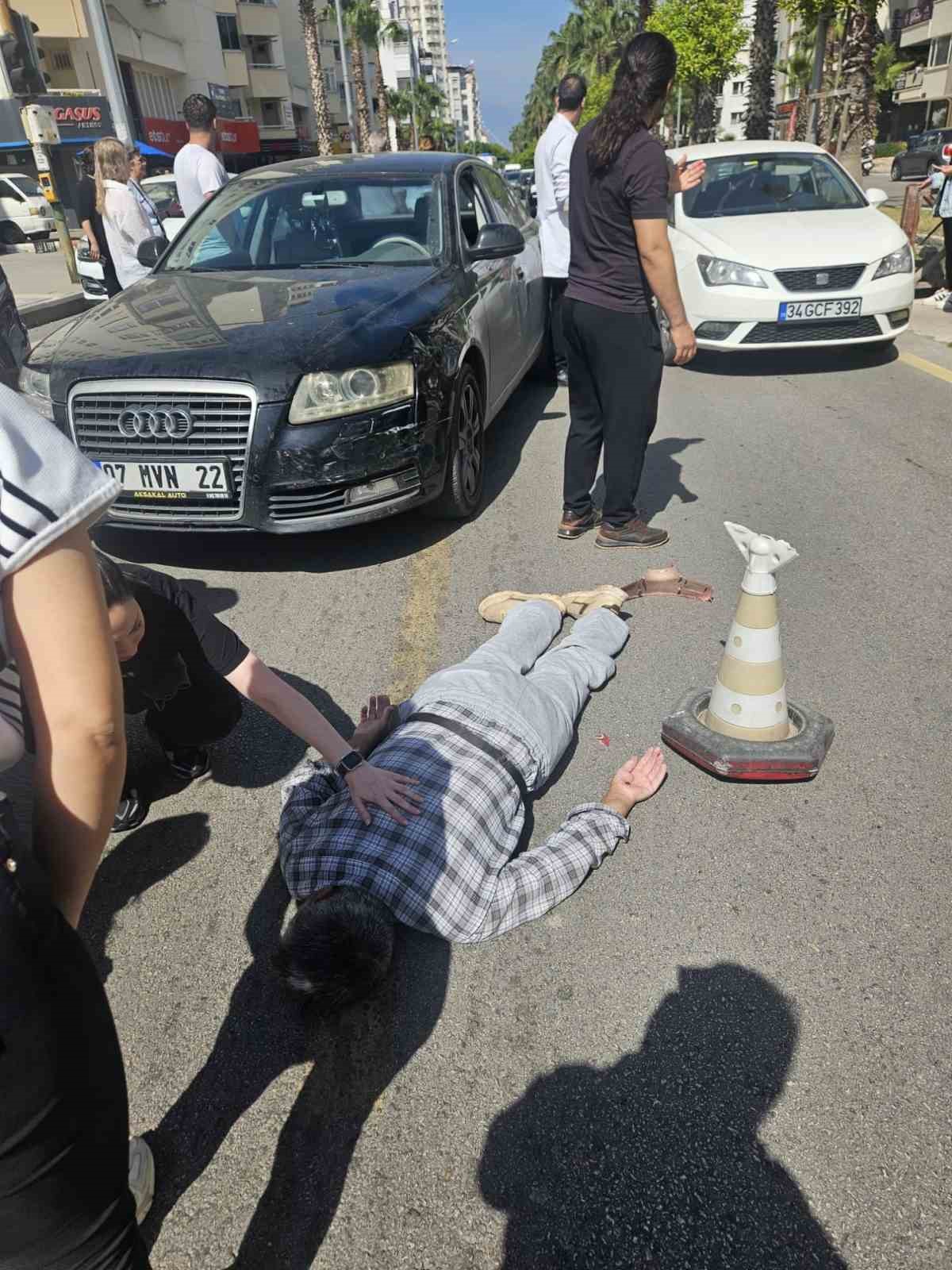 yaya yolunu kullanan 3 tekerli motosiklet ile otomobil carptisti 1 yarali 4 SXWNyNjI