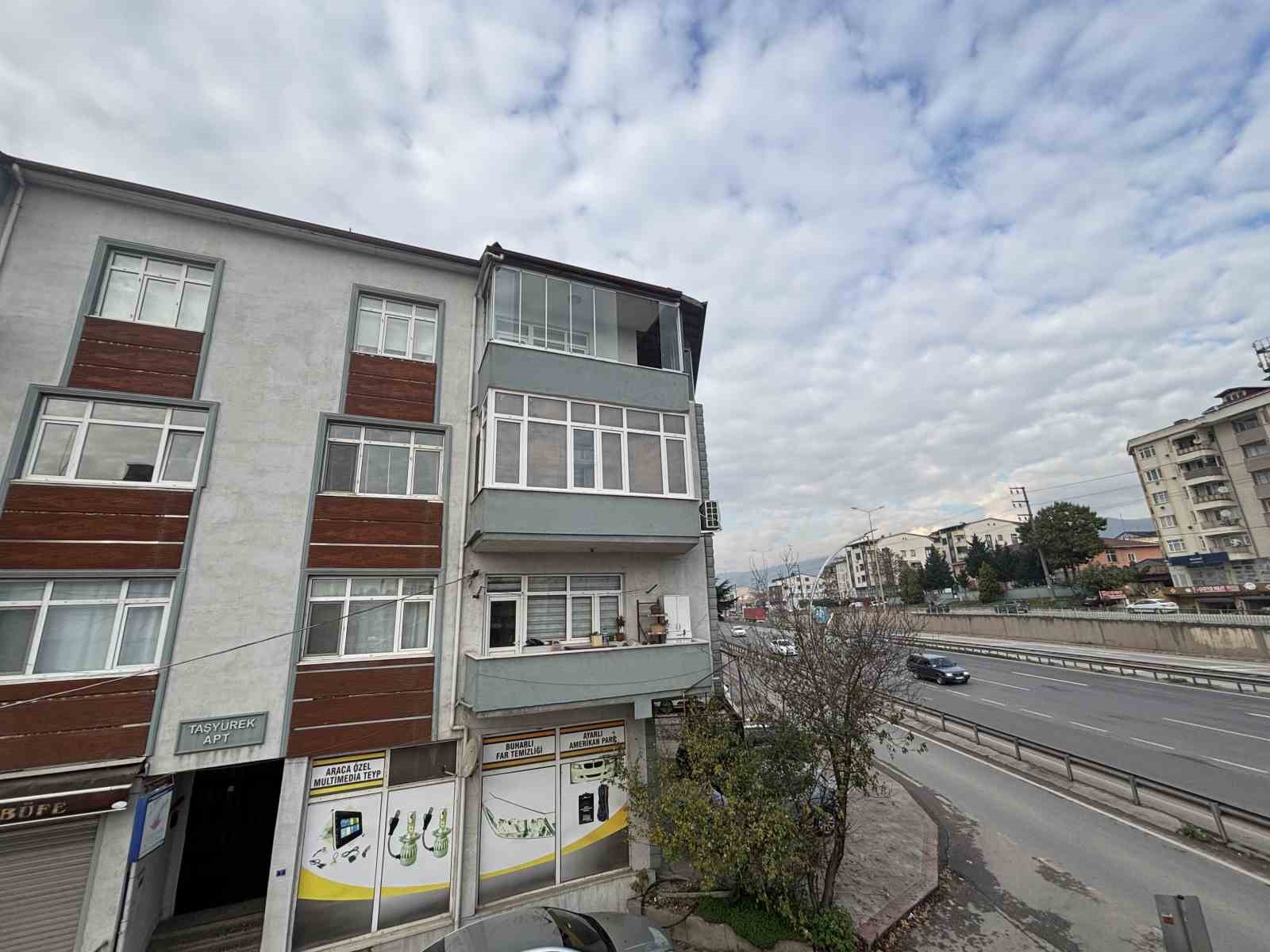 yayalar evimi izliyor sikayeti ust gecidi yiktirdi evi yine gorebiliyoruz 3 BvHmVzVe