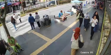 yayalara-carpan-motosiklet-surucusu-yaralilar-yerde-yatarken-olay-yerinden-kacti-ucqBz1E5.jpg