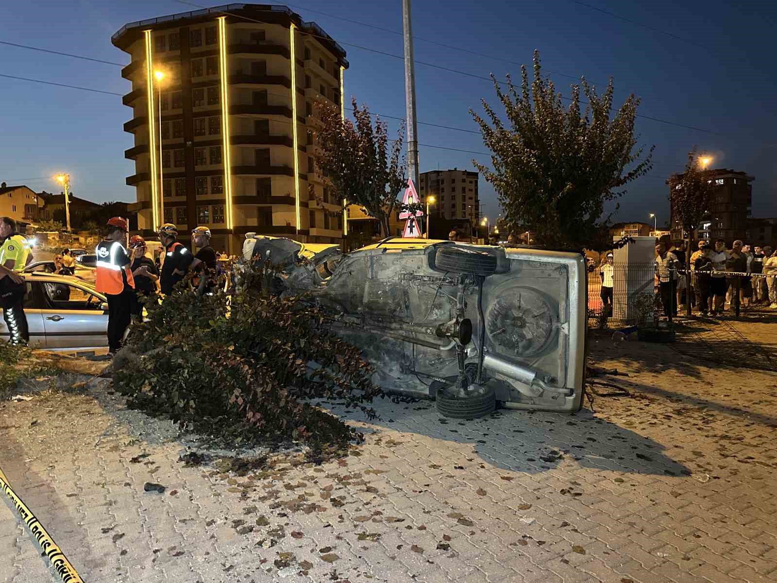 yayalara carpan otomobil takla atarak otoparka daldi 1i agir 3 yarali 2