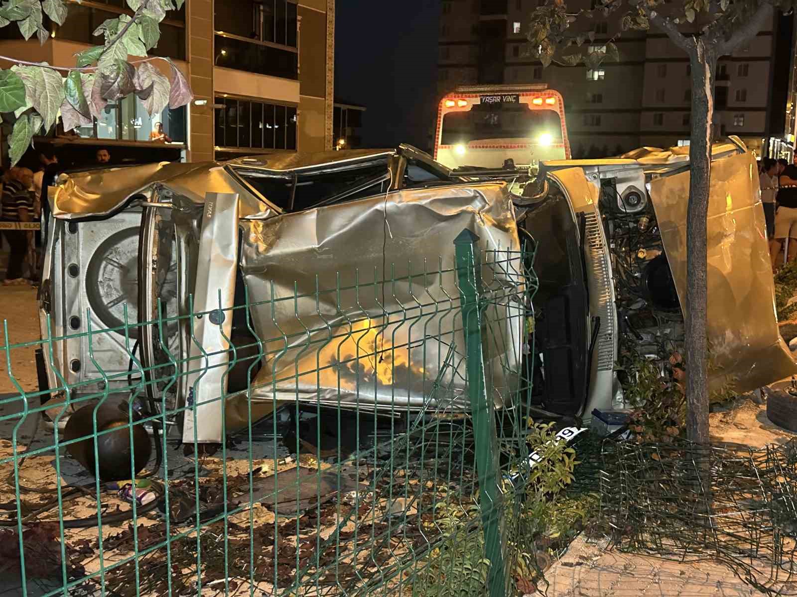 yayalara carpan otomobil takla atarak otoparka daldi 1i agir 3 yarali 3 2YDQ6Un4