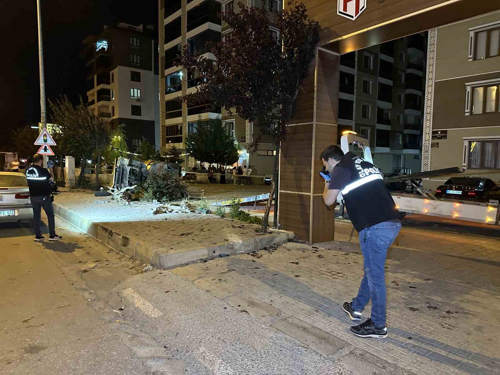 yayalara carpan otomobil takla atarak otoparka daldi 1i agir 3 yarali 5 FbykjfZr