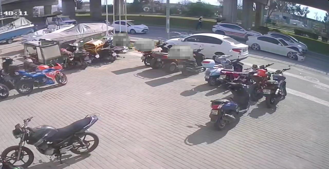 yayalara yol veren otomobile motosikletle arkadan carpti 1 yarali 3 8bElgPKq