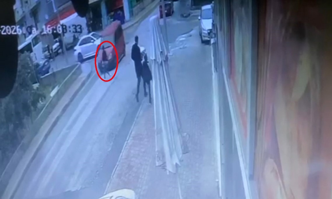 yayanin aracin altinda kaldigi kaza kamerada 2 XvTengpT