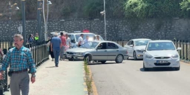 yayaya-carpan-surucu-otomobilini-birakip-kacti-DWta66qh.jpg