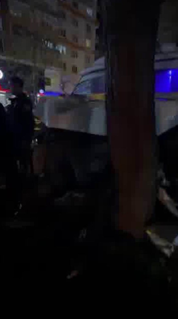 yayaya carpmamak icin direksiyonu kardi agaca carpti 6 yarali 0