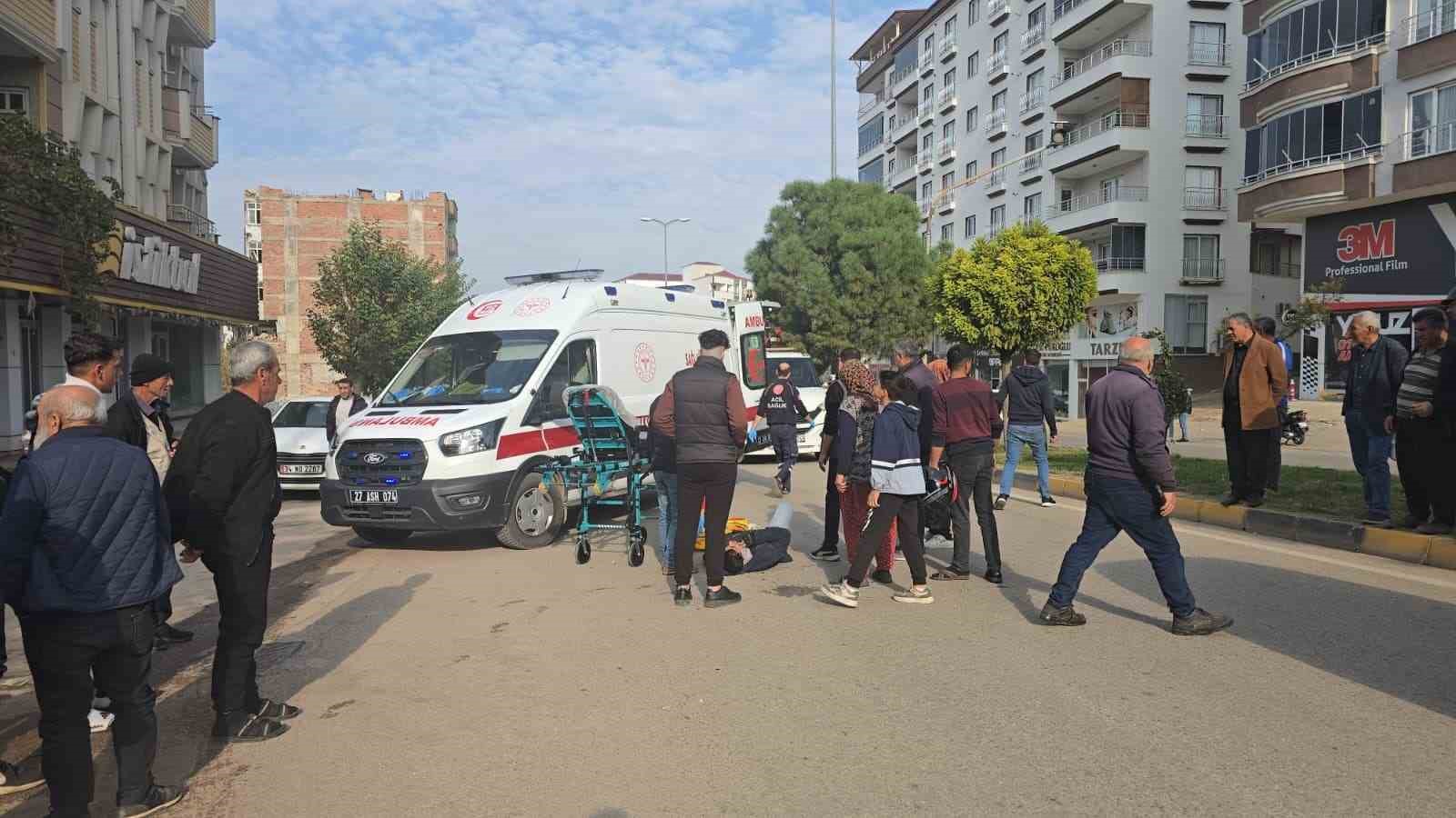 Yayaya yol veren minibüse çarpan motosikletli yaralandı 6 yayaya yol veren minibuse carpan motosikletli yaralandi 2 ltOlN1Va