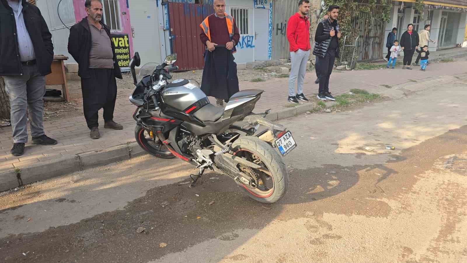 Yayaya yol veren minibüse çarpan motosikletli yaralandı 7 yayaya yol veren minibuse carpan motosikletli yaralandi 3 icuVEQ8G