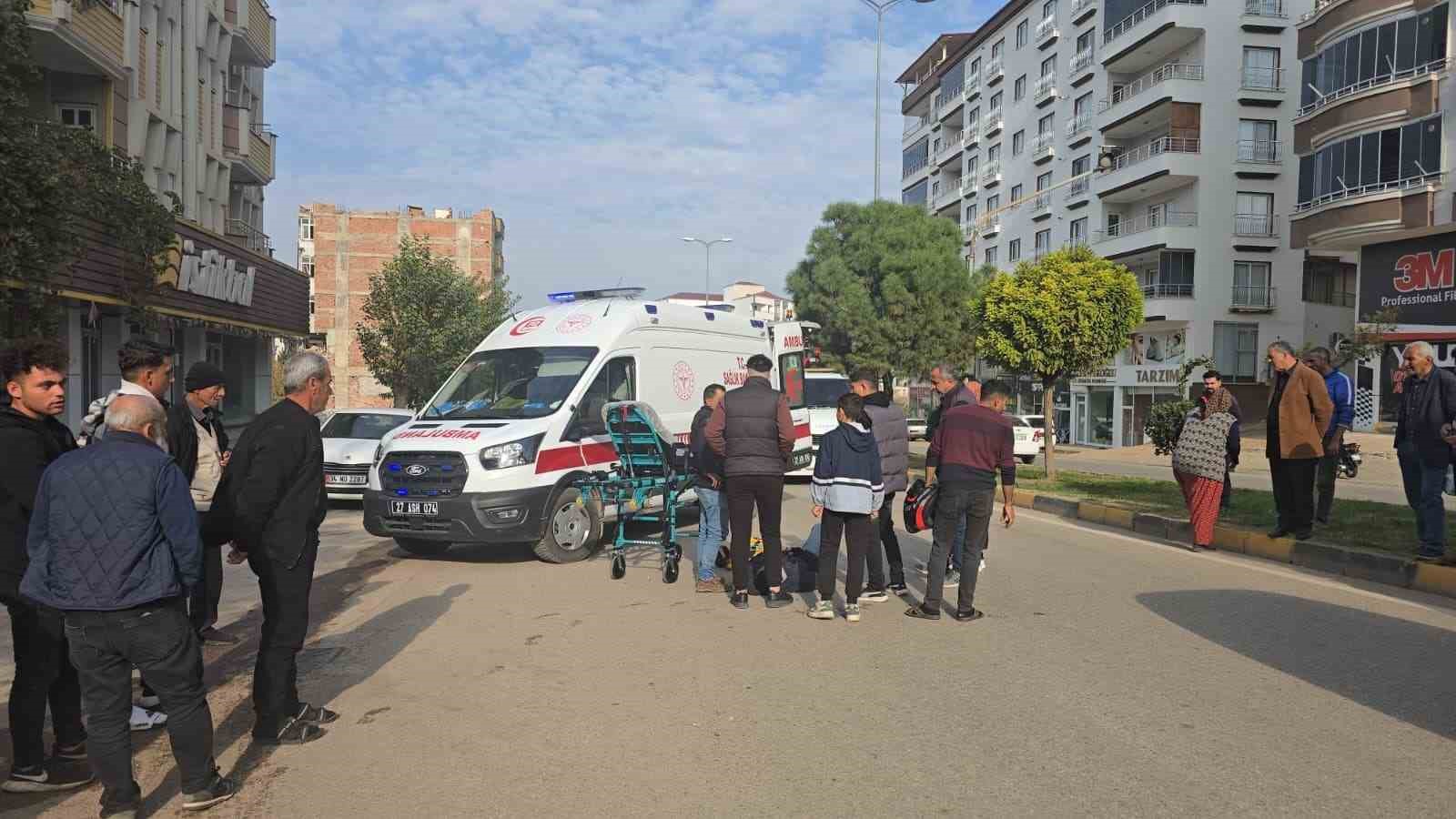 Yayaya yol veren minibüse çarpan motosikletli yaralandı 8 yayaya yol veren minibuse carpan motosikletli yaralandi 4 mmnLIHHD
