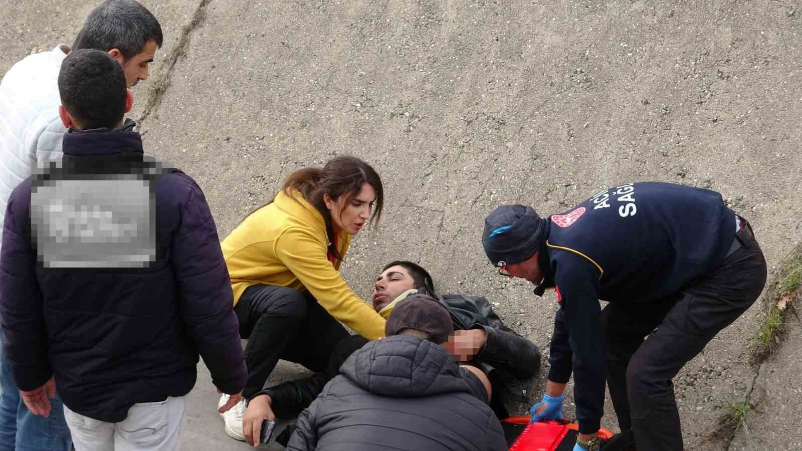 yayaya yol veren motosikletli arkasindan gelen otomobilin carpmasiyla kanala uctu 3 HI5u9CyW