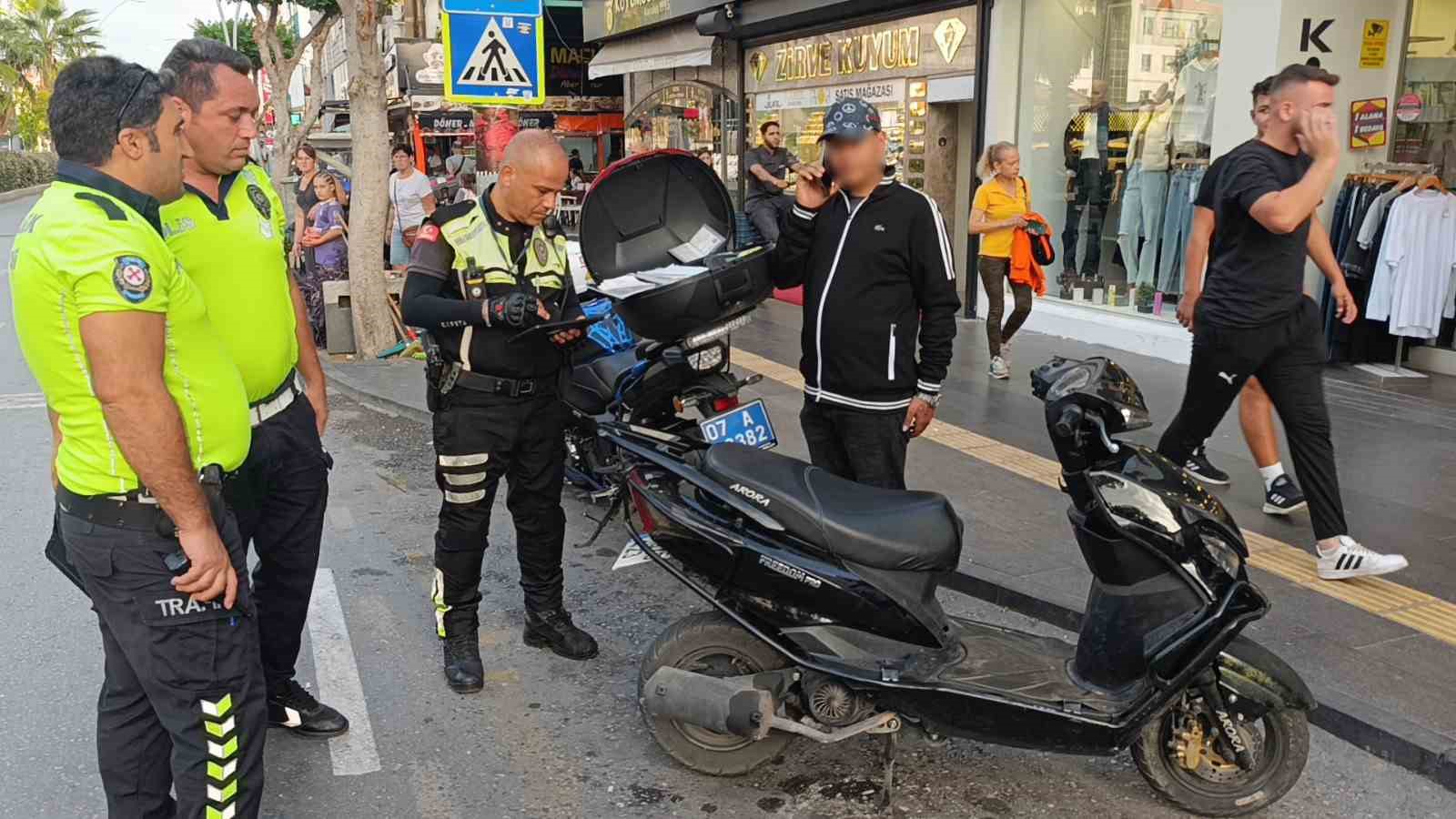 yayaya yol veren otomobile arkadan capti 41 bin 163 tl ceza yedi 0 7wPAKFwA