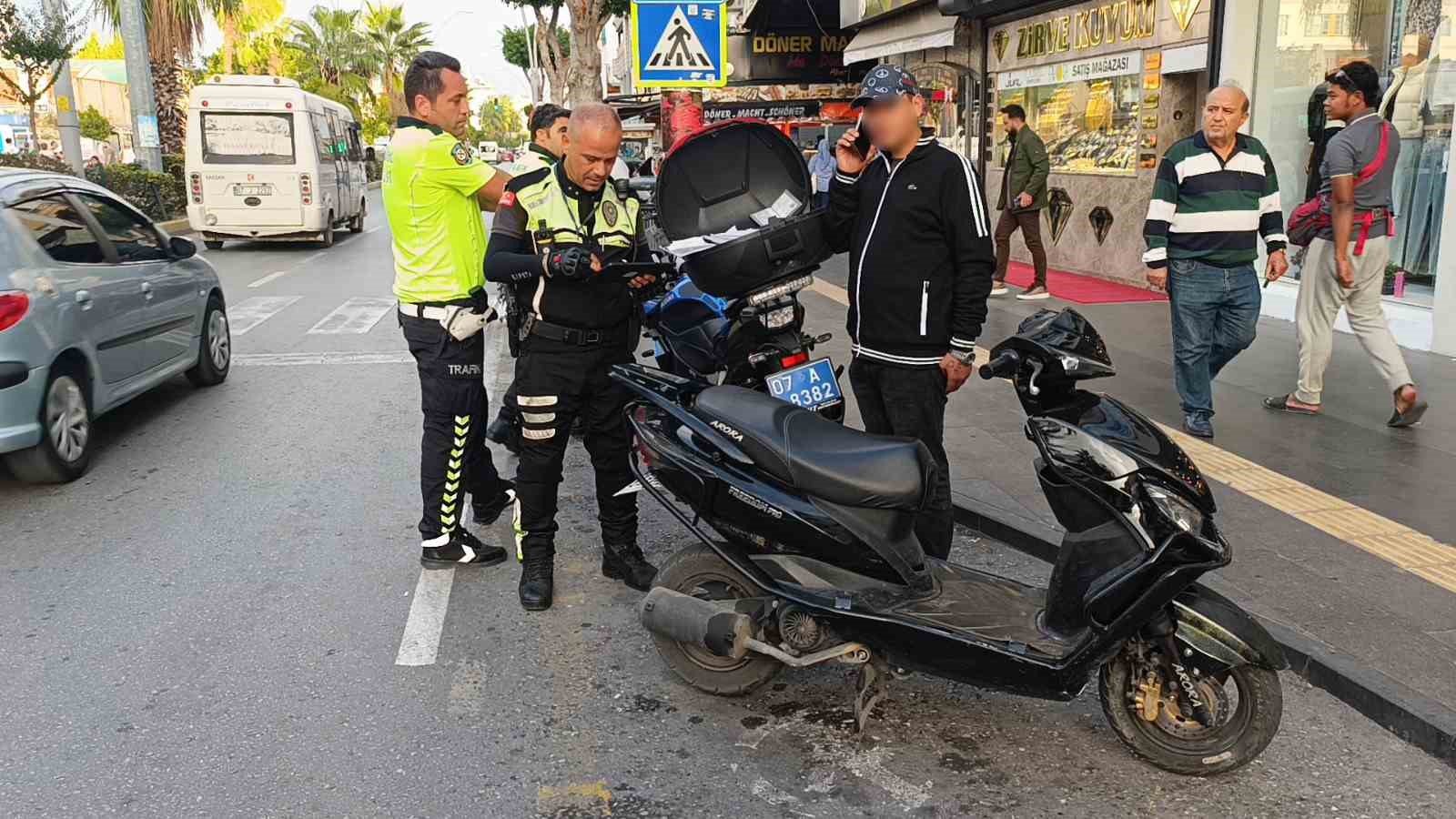 yayaya yol veren otomobile arkadan capti 41 bin 163 tl ceza yedi 2 sKkuAN5t