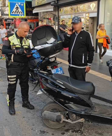 yayaya-yol-veren-otomobile-arkadan-capti-41-bin-163-tl-ceza-yedi-6OrtiUL2.jpg