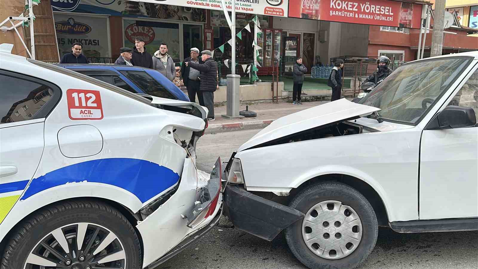 yayaya yol veren polis aracina tofas otomobil arkadan carpti 1 kFd42iZX