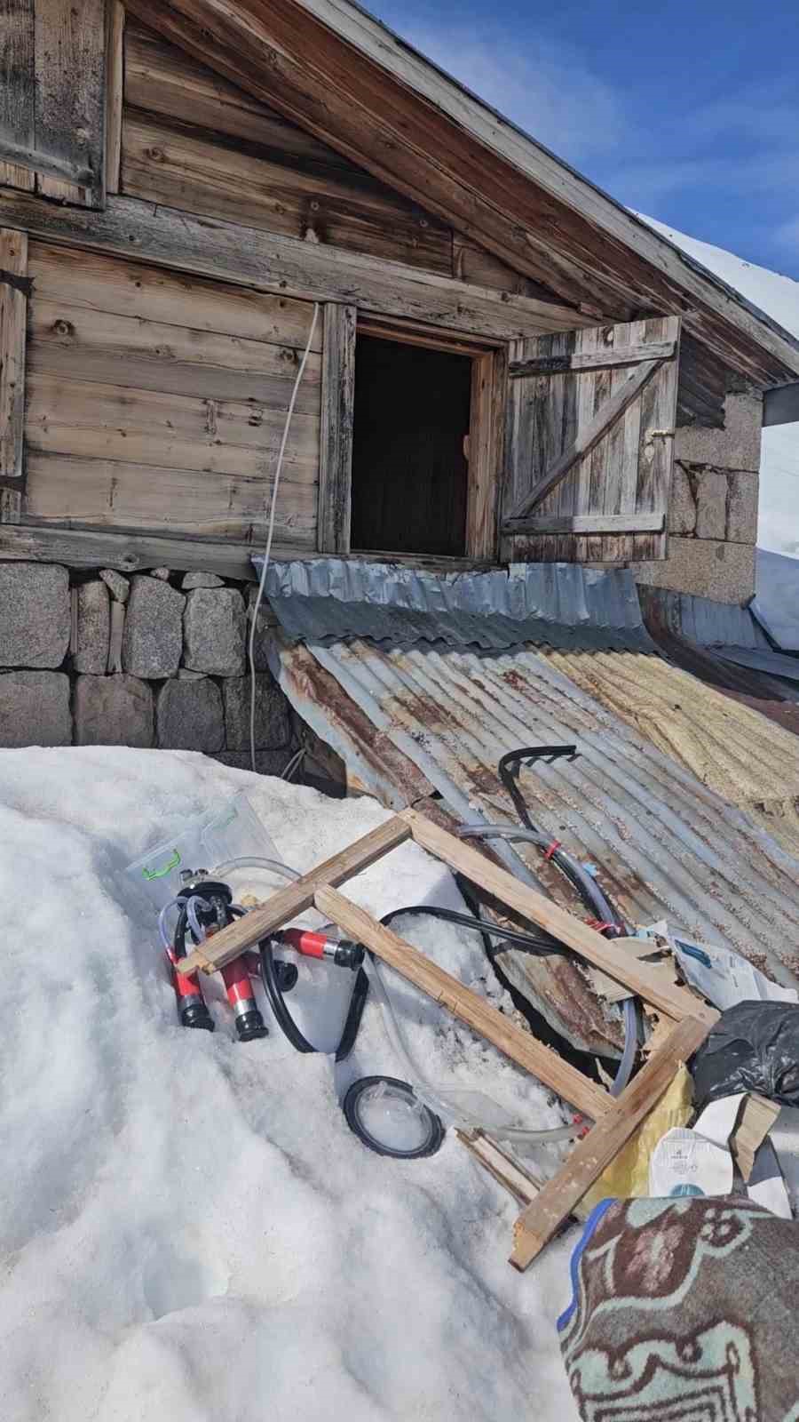 yayla evlerini kirdi doktu ormanda dinlenirken drone kamerasina yakalandi 4 VYev8N3k