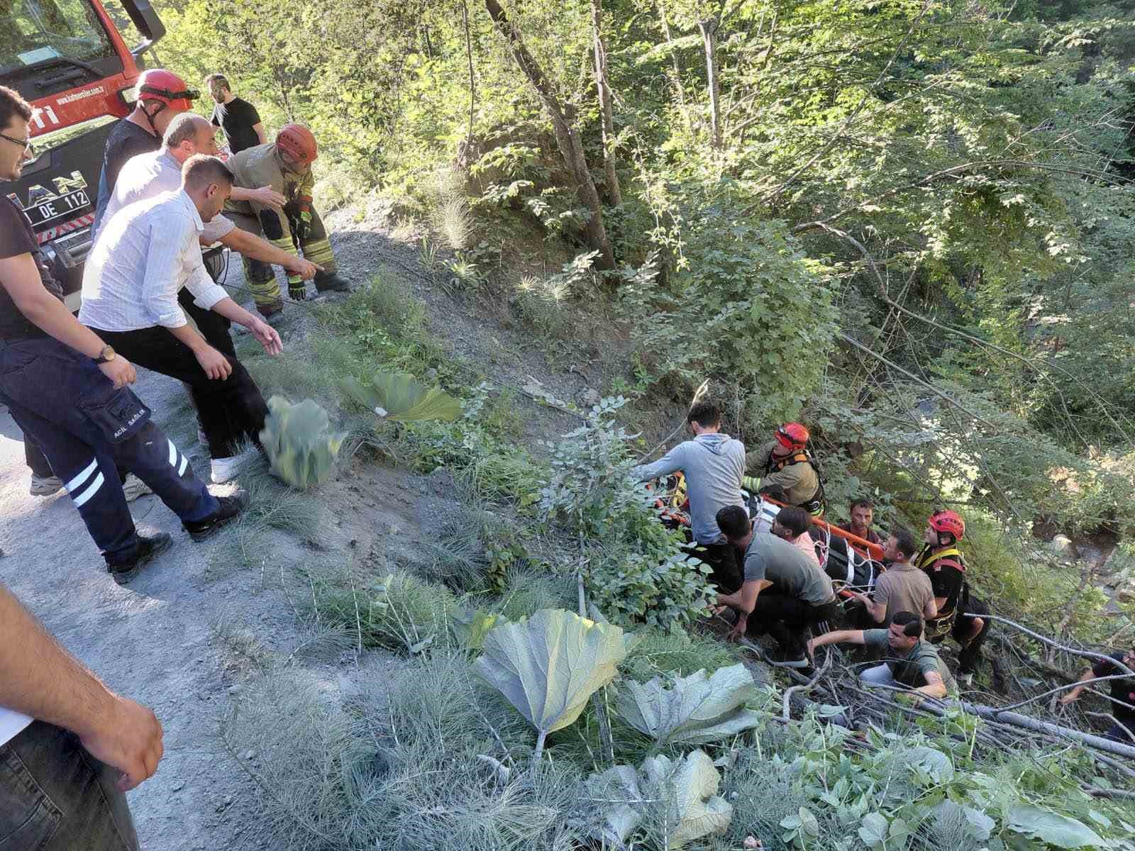 yayla yolunda otomobil ucuruma yuvarlandi 1 yarali 0 pYbI167W