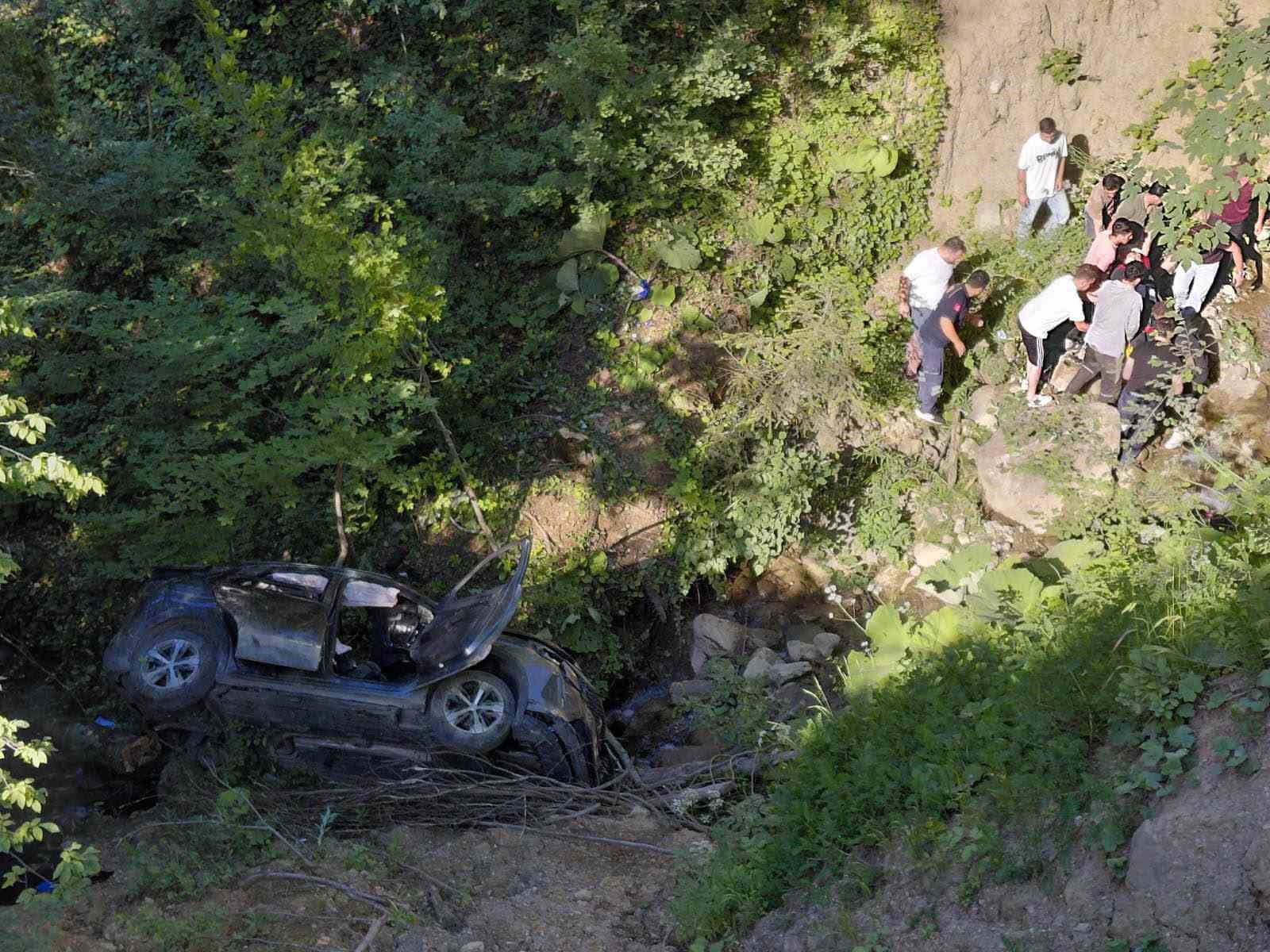 yayla yolunda otomobil ucuruma yuvarlandi 1 yarali 1 nBGNE5zH