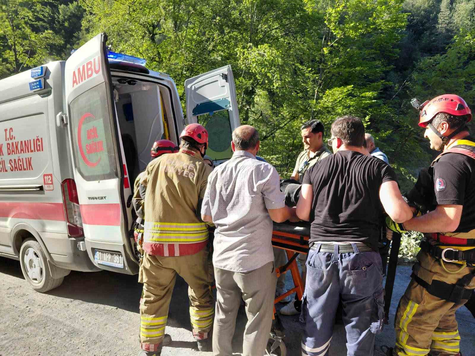 yayla yolunda otomobil ucuruma yuvarlandi 1 yarali 4 RkZ1sRrA