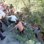yayla-yolunda-otomobil-ucuruma-yuvarlandi-1-yarali-squgaPnL.jpg