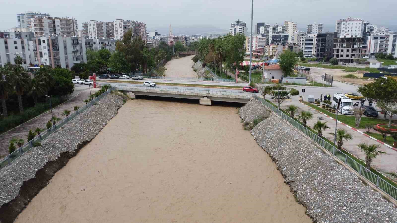 Yaylalardaki sel dereleri coşturdu, Akdeniz’i kahverengiye bürüdü 7 yaylalardaki sel dereleri costurdu akdenizi kahverengiye burudu 3 QzXD7VOq
