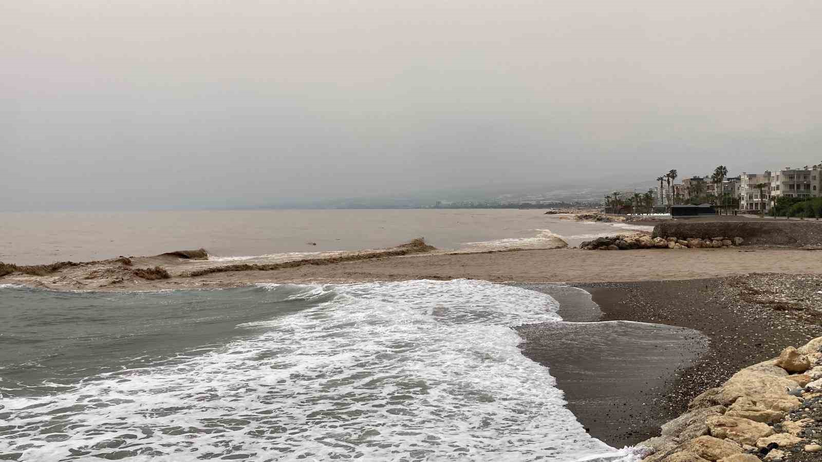 Yaylalardaki sel dereleri coşturdu, Akdeniz’i kahverengiye bürüdü 11 yaylalardaki sel dereleri costurdu akdenizi kahverengiye burudu 7 qcPDV1Ty