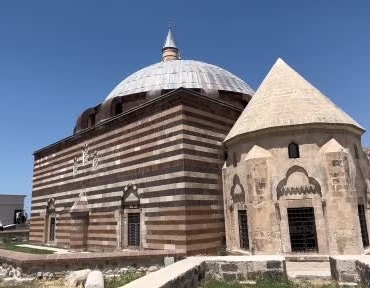 yaz-kuran-kursunda-manevi-egitim-sanatla-bulusuyor-kakHDWFE.jpg
