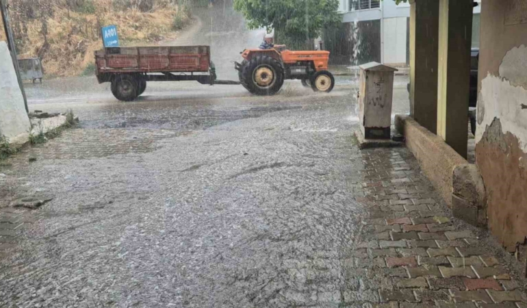 yaz-ortasinda-saganak-surprizi-tekirdagda-yollar-gole-dondu-56MeR9PH.jpg