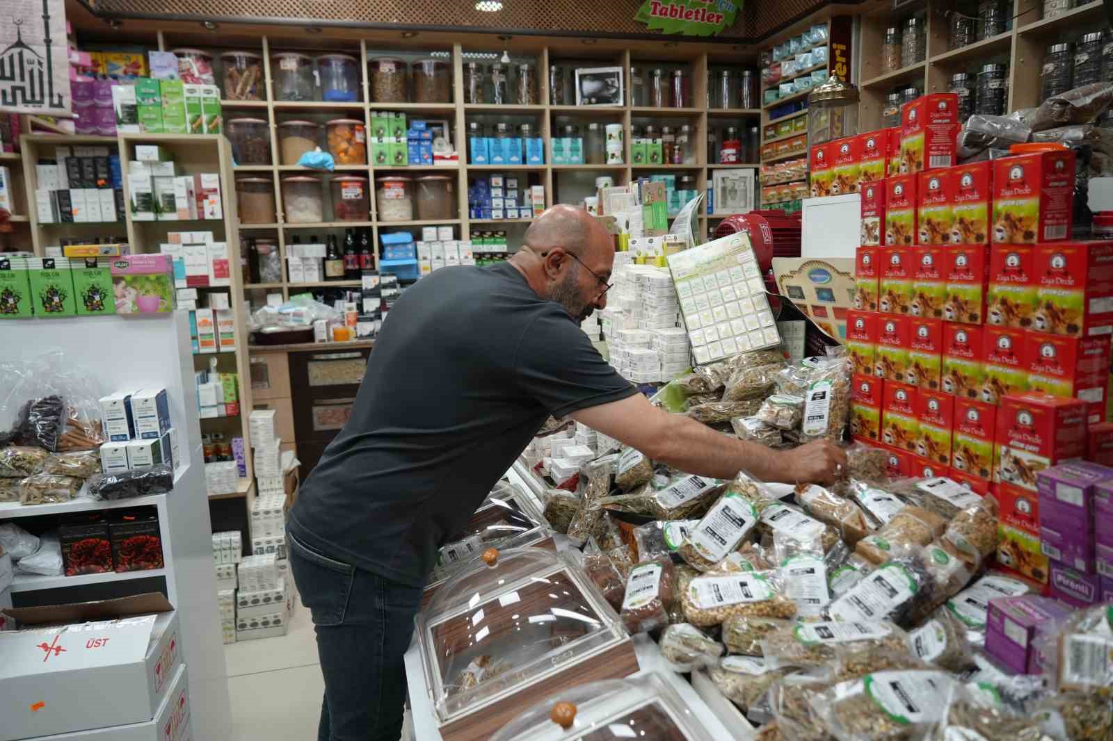 Yaz sıcaklarında serinleten bitki çaylarına ilgi arttı 4 yaz sicaklarinda serinleten bitki caylarina ilgi artti 0 49h7B8i6