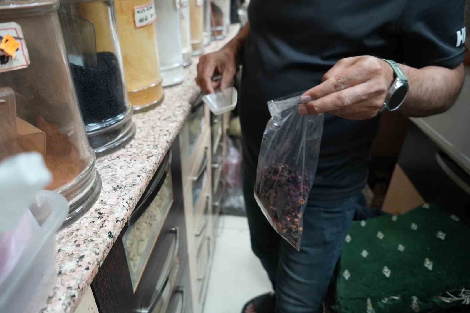 Yaz sıcaklarında serinleten bitki çaylarına ilgi arttı 5 yaz sicaklarinda serinleten bitki caylarina ilgi artti 1 M6I851Ns