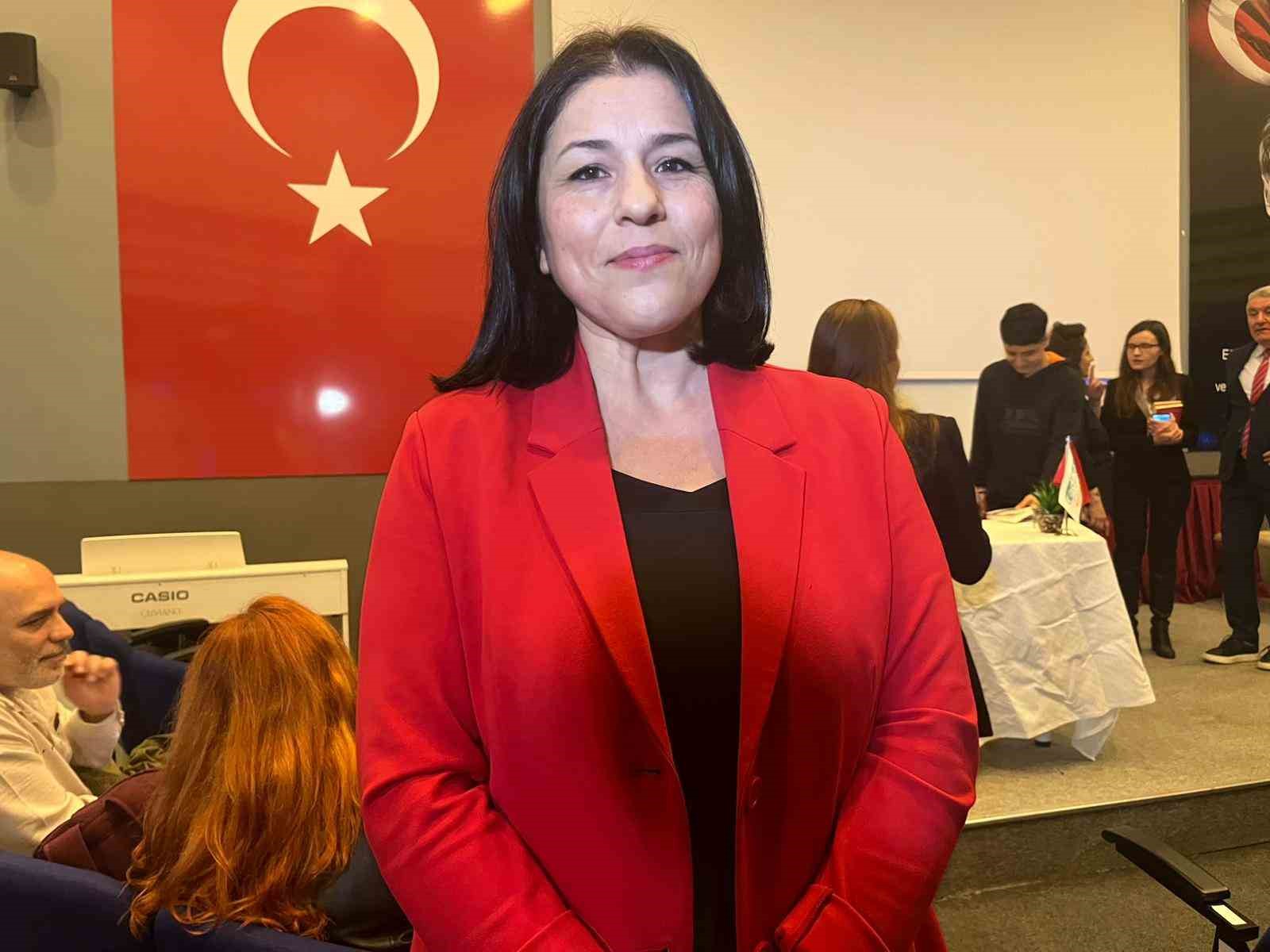 yazar latife tekin izmirde lise ogrencileriyle bulustu 9 tzKh8vk7