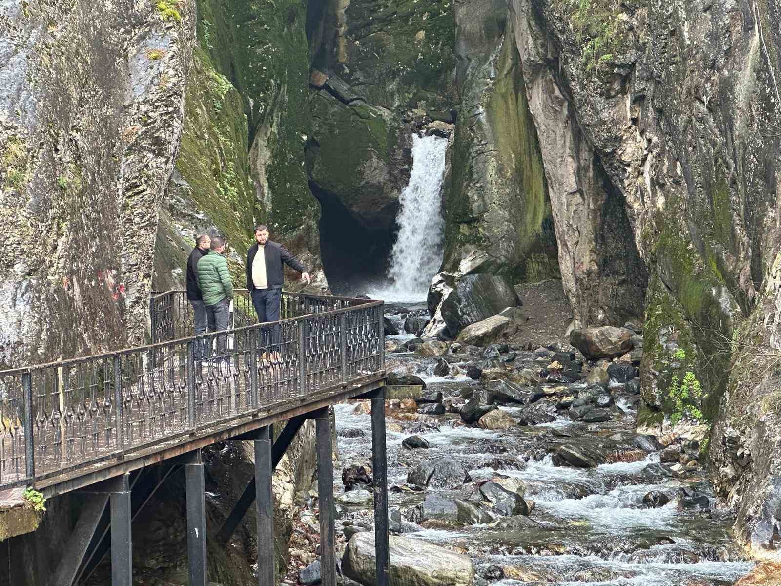 Yazın kurumak üzereydi, Uludağ’ın karlarıyla yeniden coştu 5 yazin kurumak uzereydi uludagin karlariyla yeniden costu 1 4n5UlPzZ