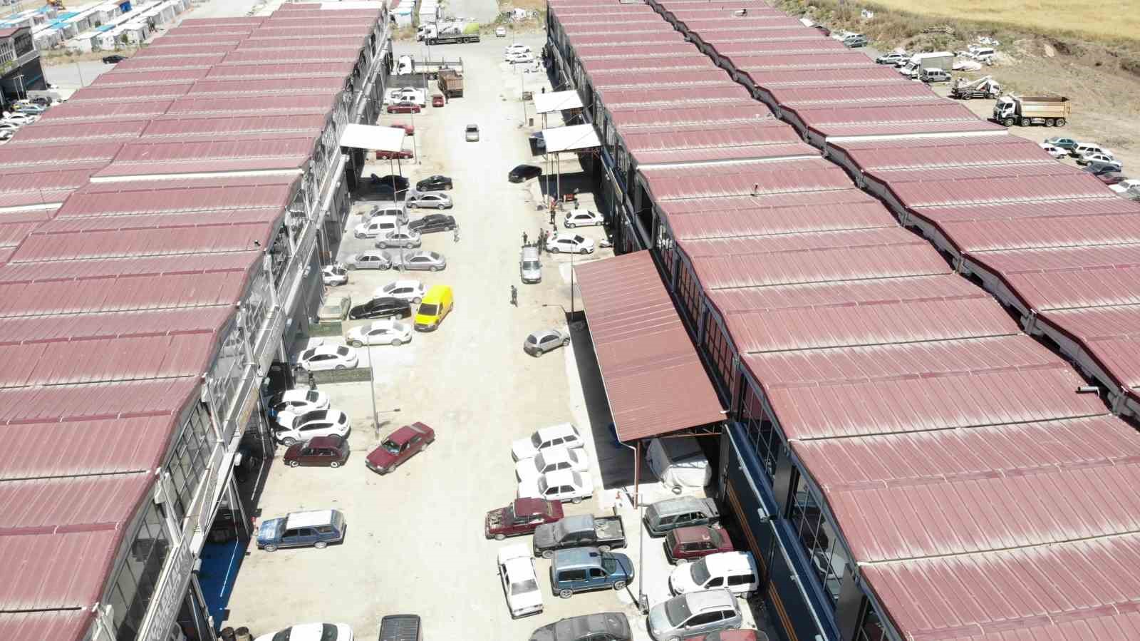 yazin toz kisin camur cilesi esnafi bezdirdi burayi belediyenin yapmasi gerekiyor 0 EuOGJmrk