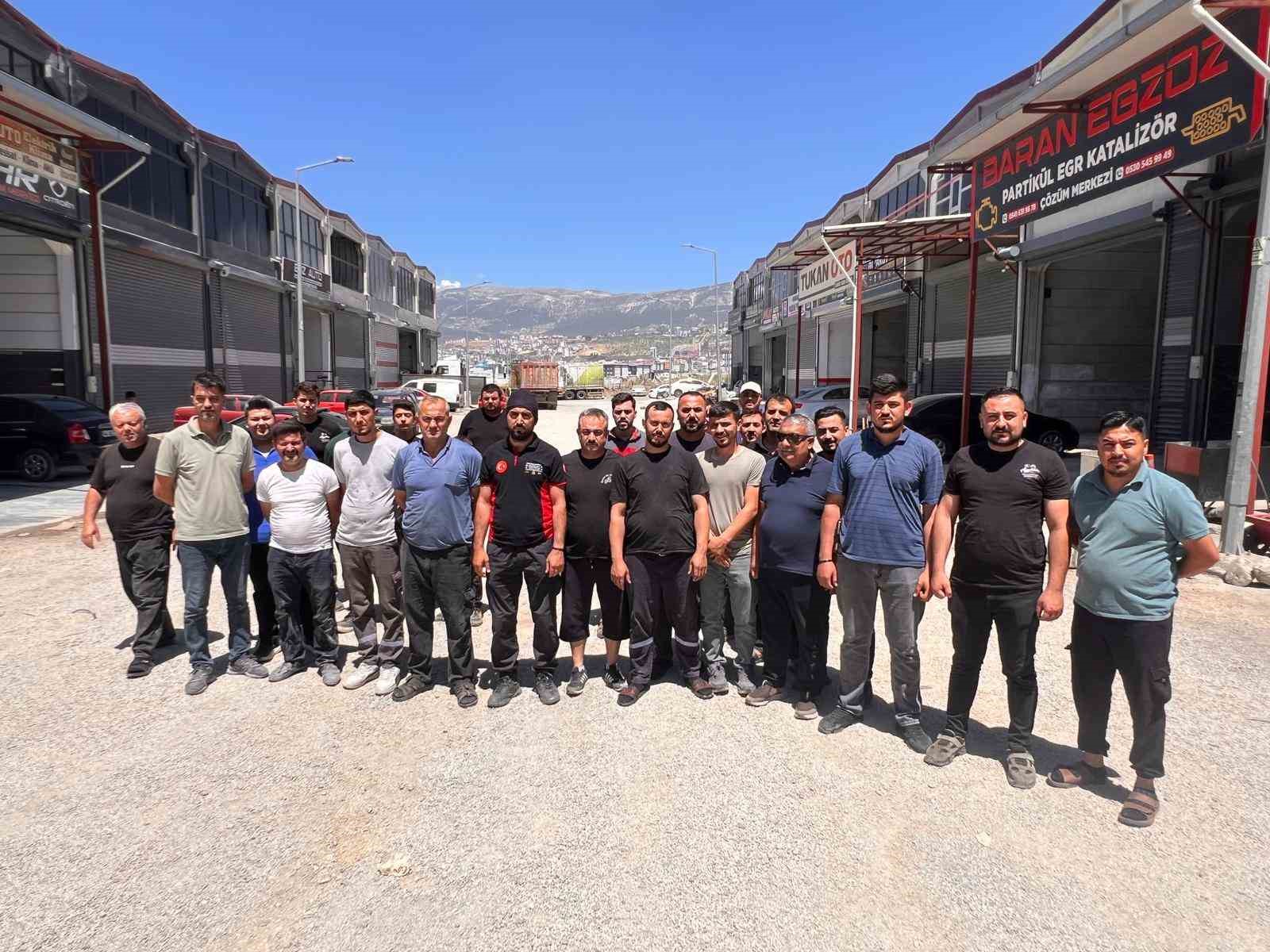 yazin toz kisin camur cilesi esnafi bezdirdi burayi belediyenin yapmasi gerekiyor 1
