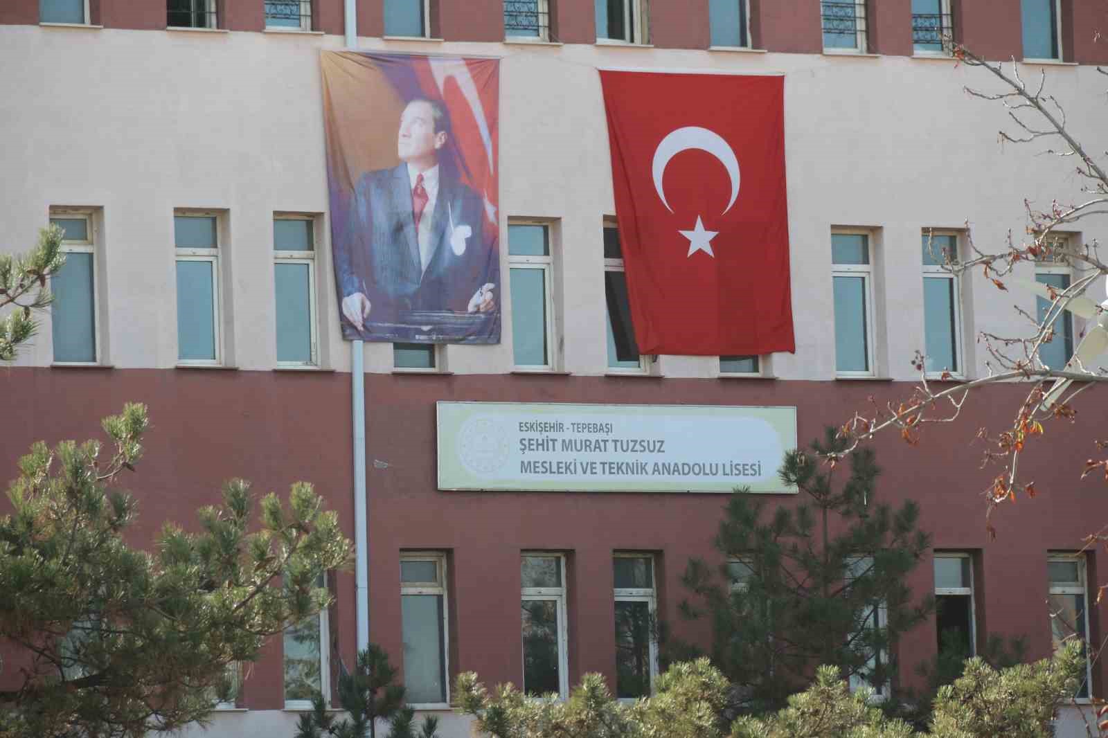 yedigi gidadan zehirlenen lise ogrencisi hastaneye kaldirildi 1 BSCX2Gvu