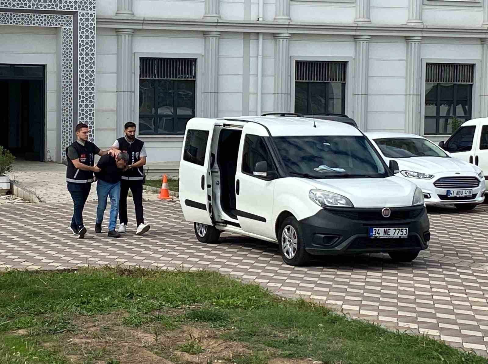 Yeğeninin kocasını halk otobüsünde öldüren sanığa müebbet hapis 4 yegeninin kocasini halk otobusunde olduren saniga muebbet hapis 0 75cqkDNN
